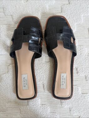 Steve Madden Black Croc-Embossed Sandals